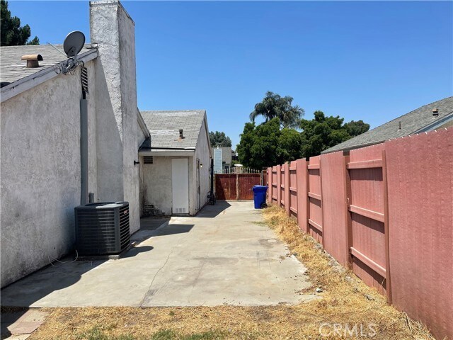 Building Photo - 1049 S Alice Ave