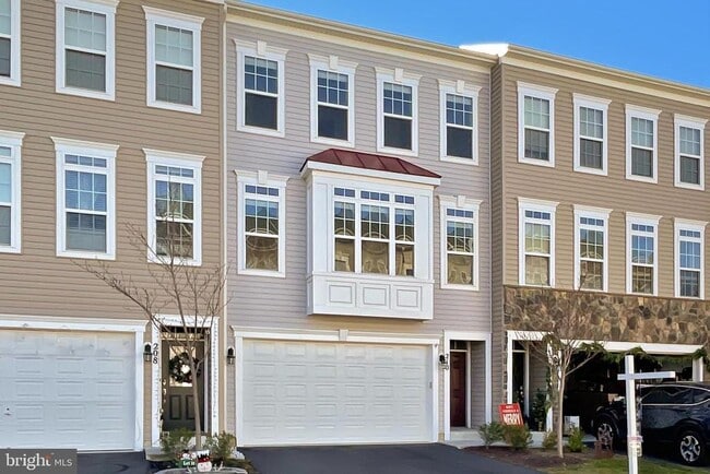 Building Photo - 210 Apsley Terrace