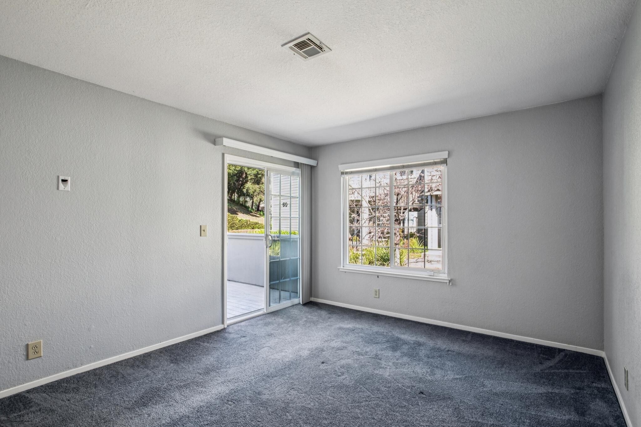 Building Photo - 600 Canyon Oaks Dr