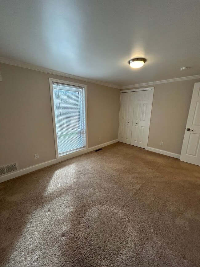 Building Photo - Modern Charm: 2 BR Home with Finished Basement, Pet Friendly, Assigned Parking, and Prime Location!