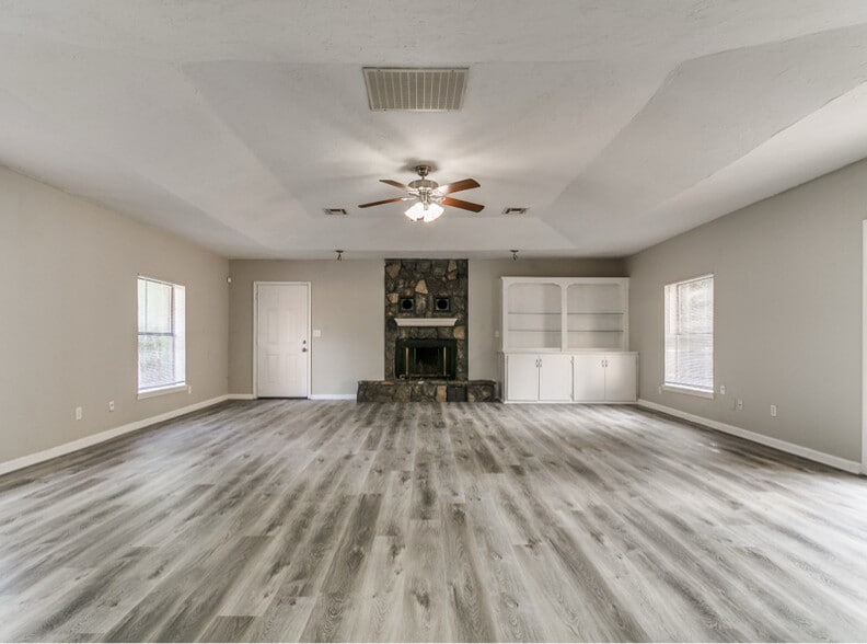 Building Photo - 1519 Rockridge Ct