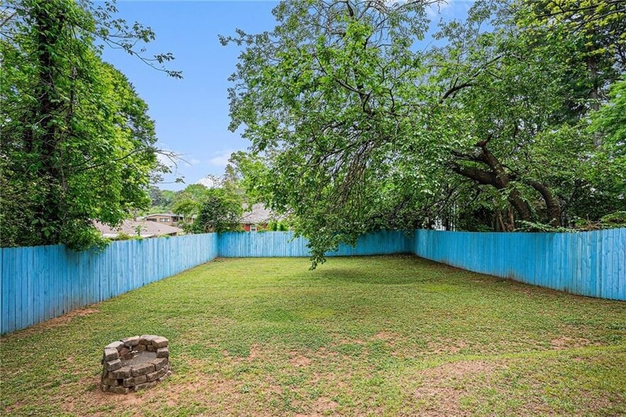 Building Photo - 3378 Lavista