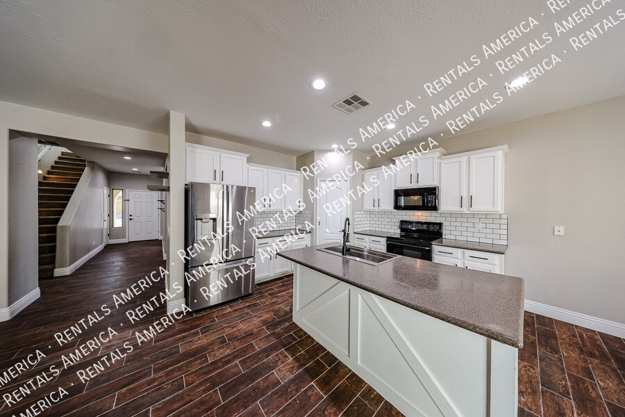 Building Photo - 7223 N 73rd Dr