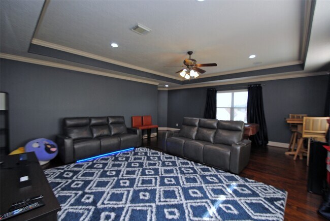 Building Photo - 15823 Medina Lake Ln