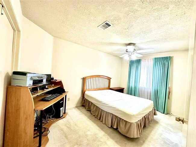 Building Photo - 7818 Chinon Cir