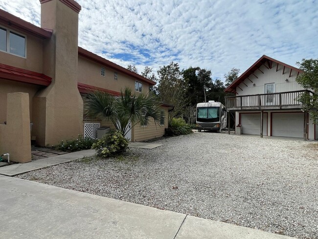 Building Photo - Phenomenal Pool Home Available!