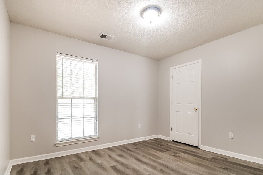 Building Photo - 1805 Steeplechase Cove