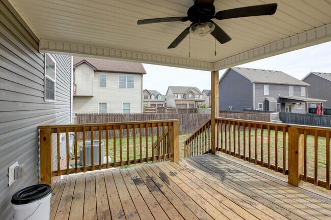 Building Photo - Fresh and so Clean Clean Close to Everything!