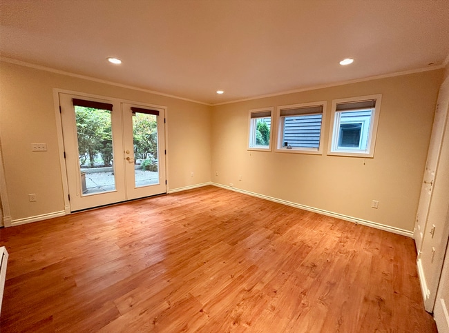 Building Photo - Madison Park Townhome