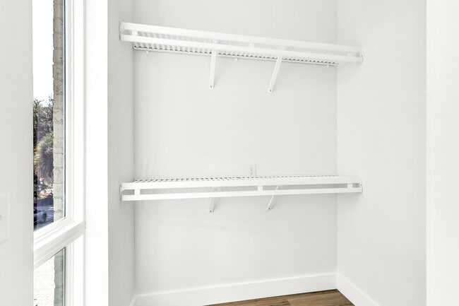 Building Photo - 28 Windsor Ct