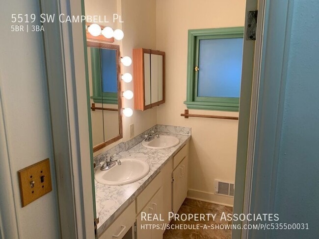Building Photo - 5519 SW Campbell Pl
