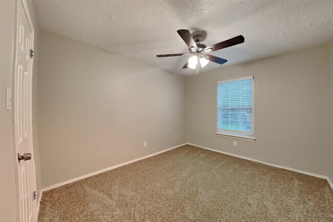 Building Photo - 16318 Elmwood Point Ln