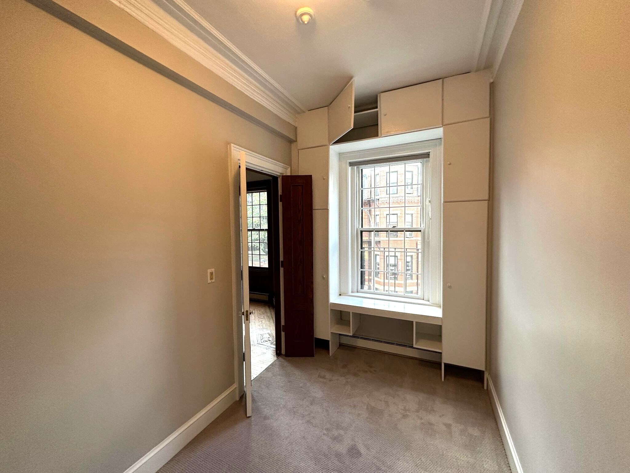 Building Photo - 32 Gloucester St