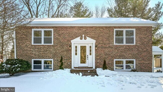 Building Photo - 110 Elaine Dr