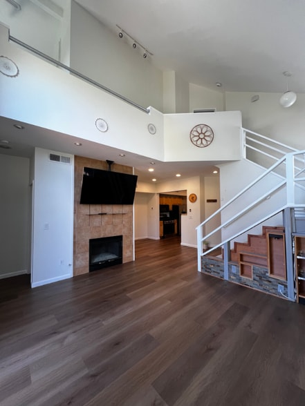 Building Photo - 229 Sunset Dr
