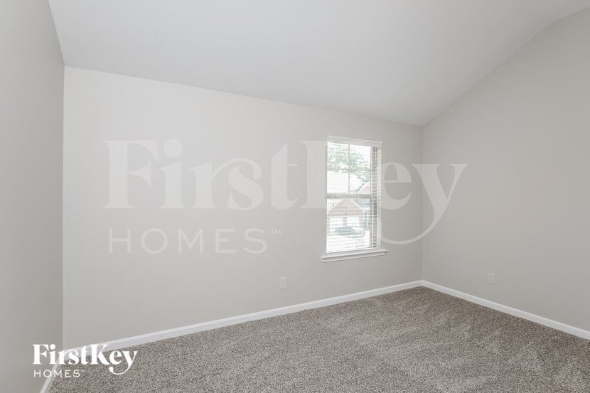 Building Photo - 621 Summerstone Ln