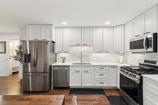 Building Photo - 3008 N Spaulding Ave