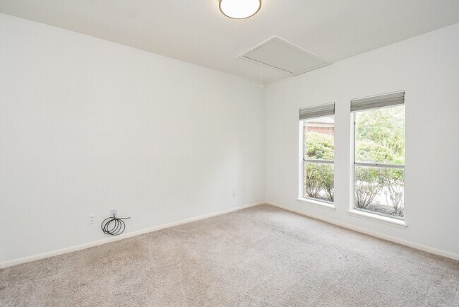 Building Photo - 1231 Creekford Cir