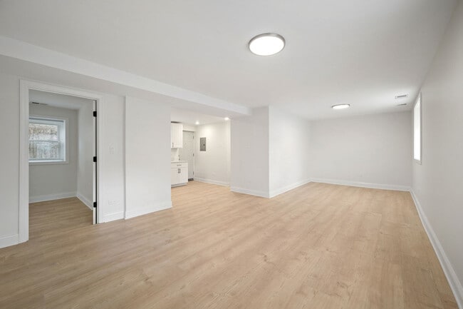 Building Photo - 1340 W Hollywood Ave