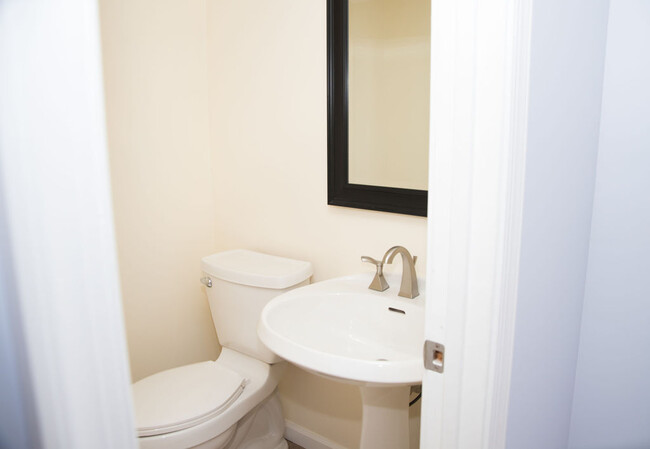 Building Photo - 10331 Bushman Dr
