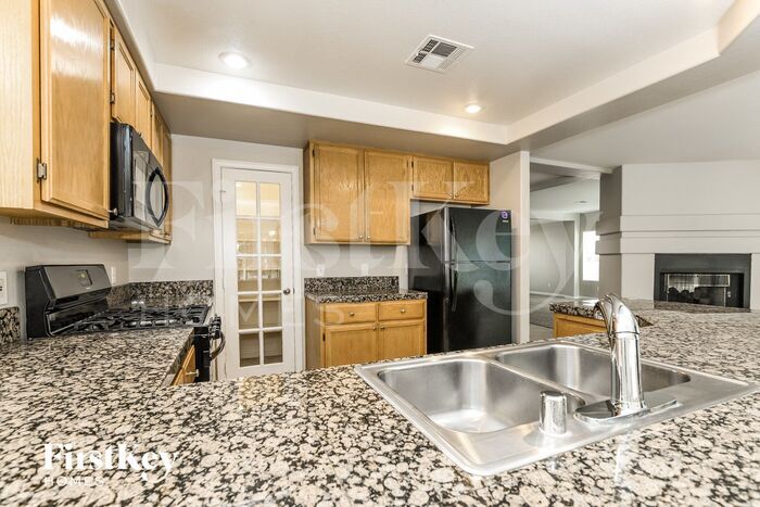 Building Photo - 8333 Hollow Wharf Dr