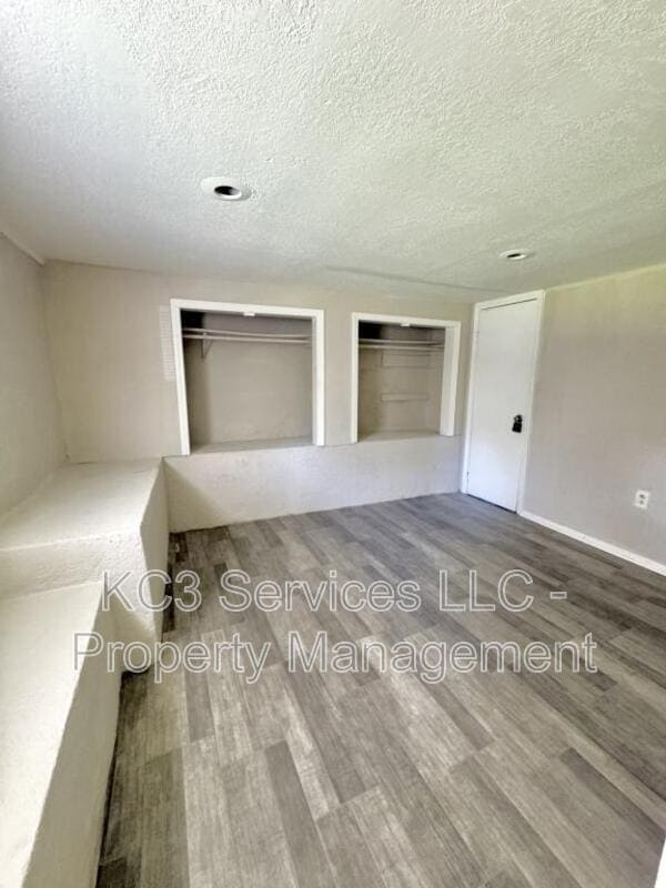 Building Photo - 6131 NE Vivion Rd