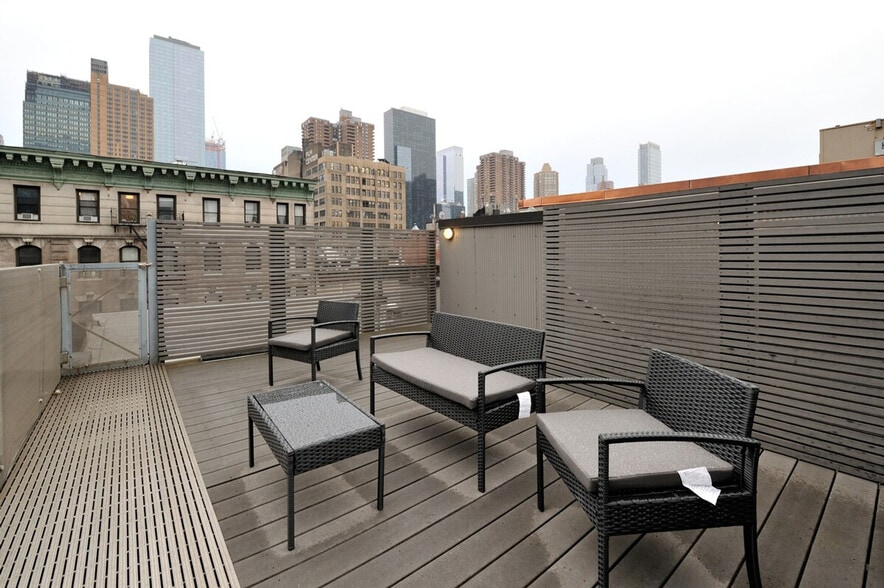 Building Photo - 353 W 46th St