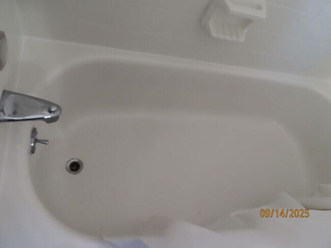 Building Photo - Heather ****$500 Off 1st Month Rent****