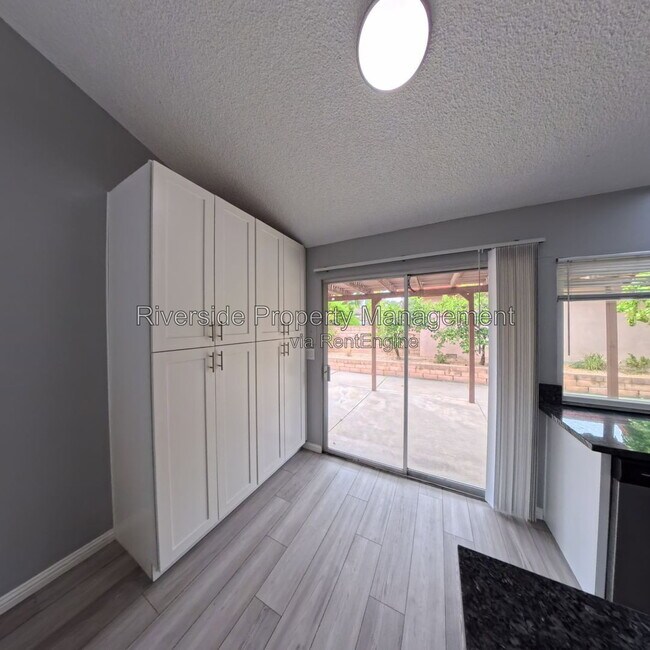 Building Photo - 5025 Pearblossom Dr