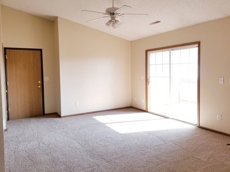 Building Photo - 560 Penn Ct