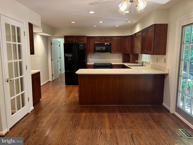 Building Photo - 10101 Alsace Ct