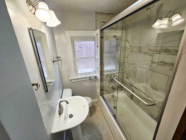 Building Photo - 3717 Cambridge Ave