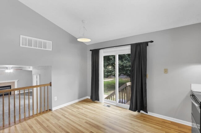 Building Photo - 933 Briaro St