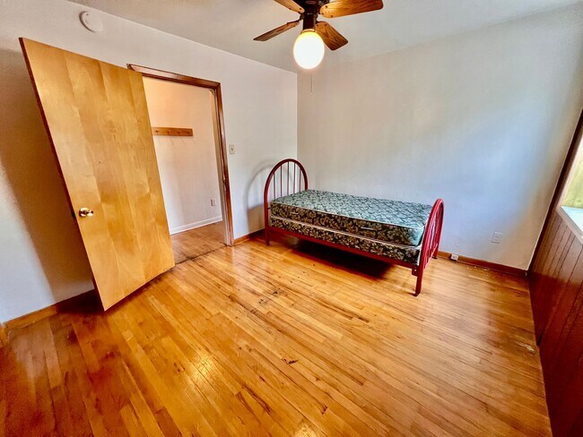 Building Photo - 212 N Highland Ave