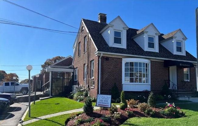Building Photo - 1822 Mineral Spring Ave