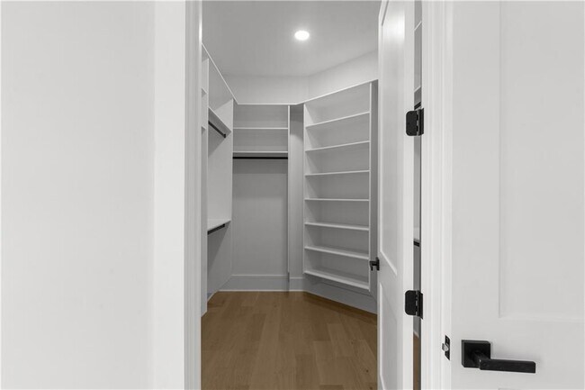 Building Photo - 407 Buford