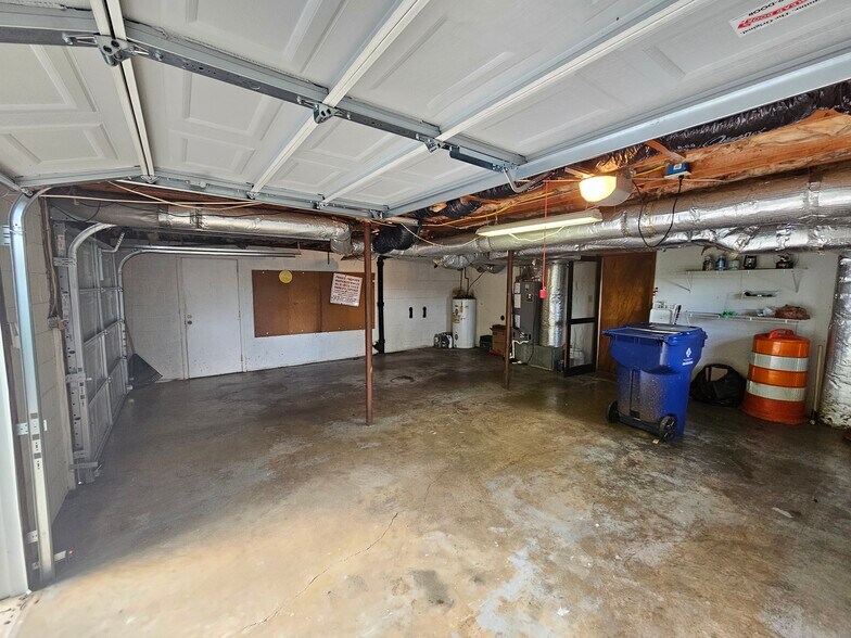 Building Photo - 1725 S Forest Dr