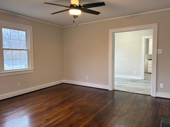 Building Photo - 2 Bedroom, 1 Bathroom House in Winston-Salem!