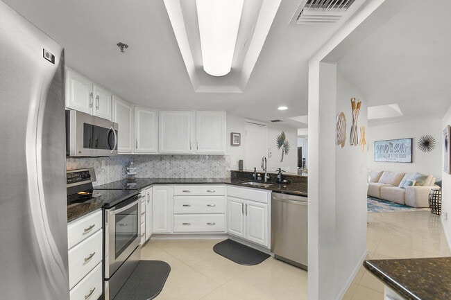 Building Photo - 3870 N Hwy A1A