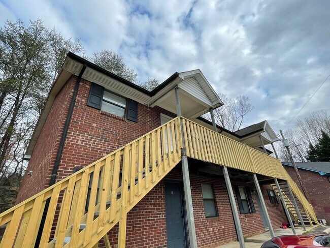 Primary Photo - 2 Bedroom Utilities INCLUDED