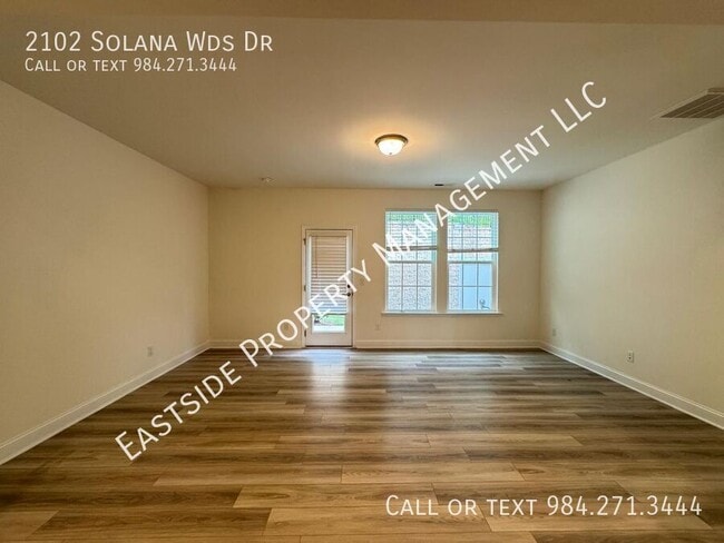 Building Photo - 2102 Solana Wds Dr