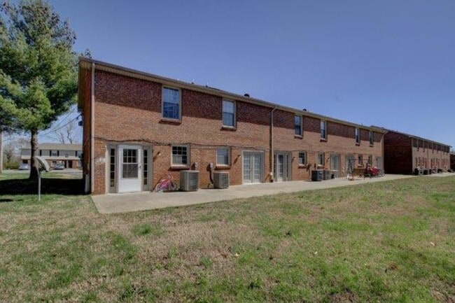 Building Photo - 812 Golf View Pl