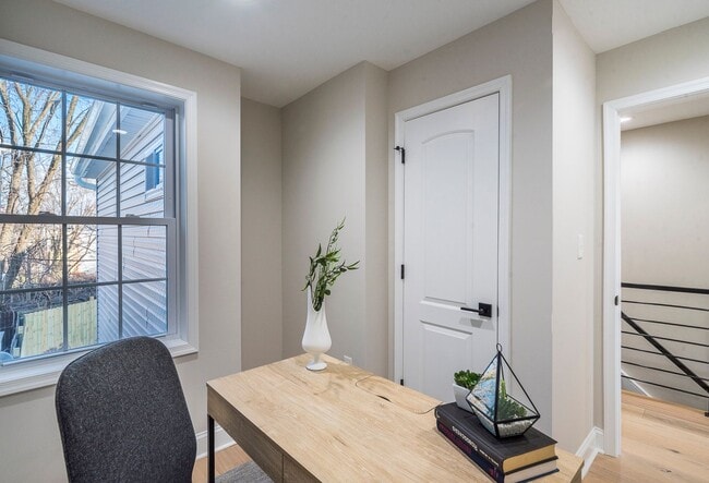 Building Photo - Natural-Light Stunner Near Eastern Market & Potomac Metro