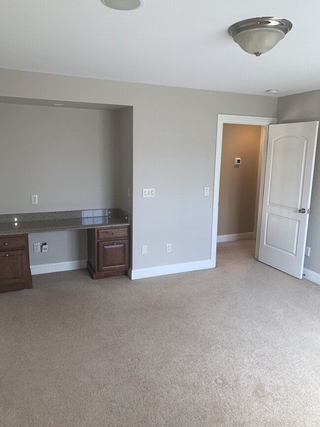 Building Photo - 426 Creekview Dr