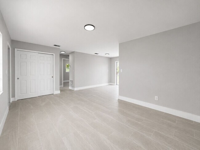 Building Photo - 5422/5424 Ninth Ave