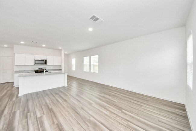Building Photo - 10314 Valley Vista Dr