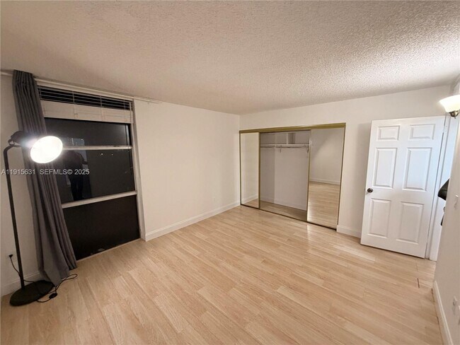 Building Photo - 2350 NE 135th St