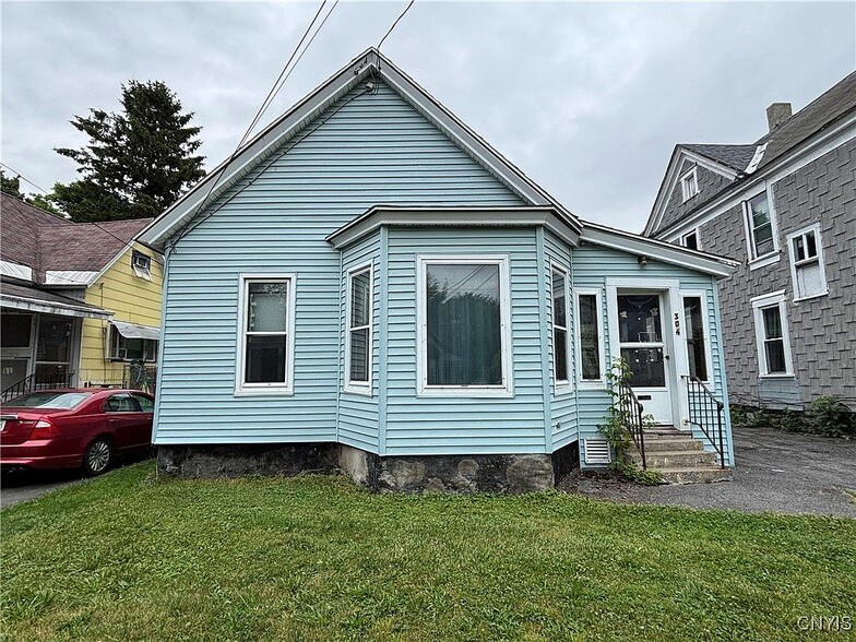 Building Photo - 304 Hartson St