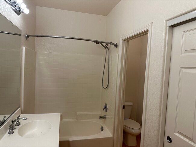 Building Photo - 310 Sunset Way