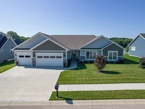 Building Photo - 740 E Holland Dr